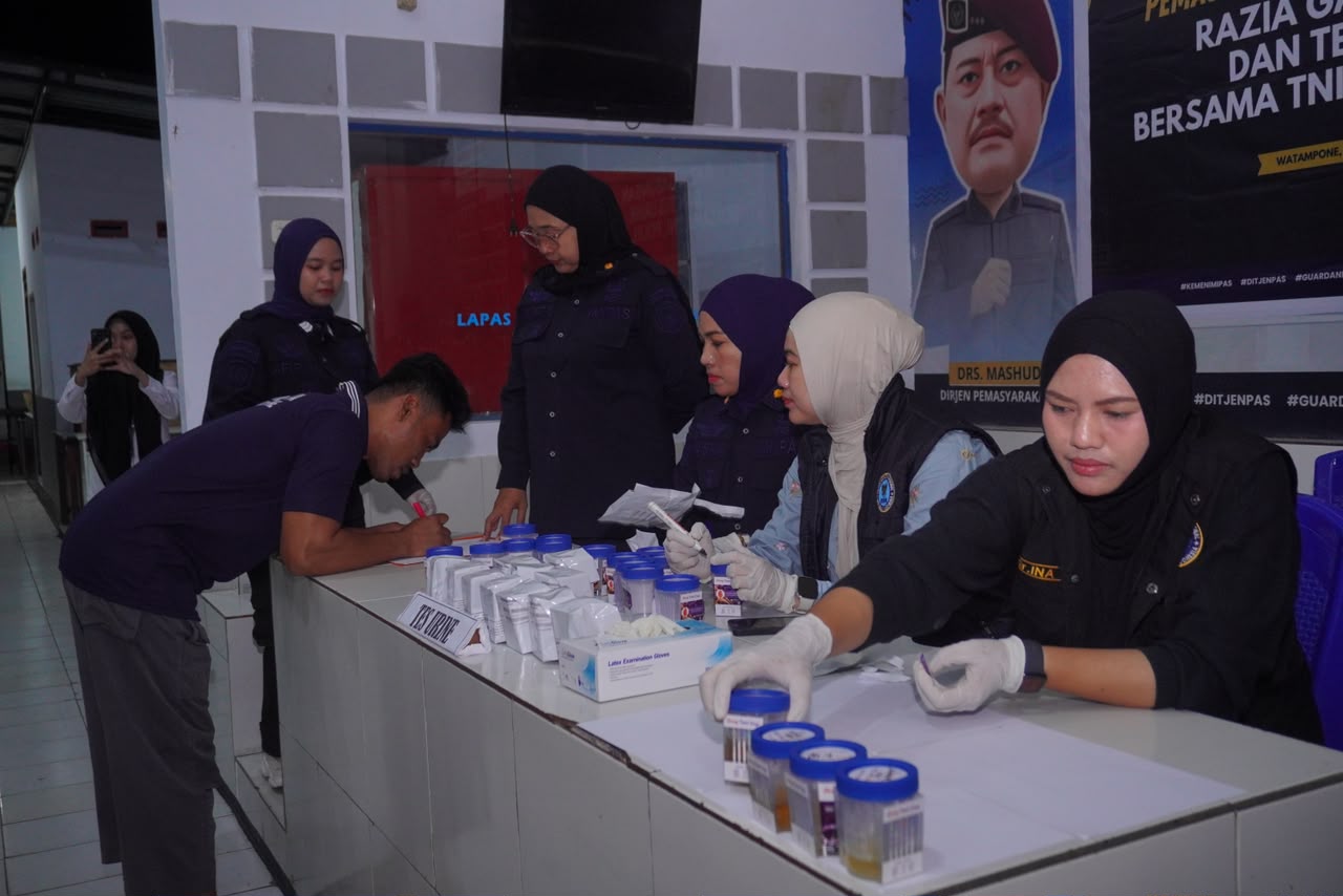 Perkuat Pencegahan Narkotika, Lapas Watampone Gelar Tes Urine Pegawai dan WBP